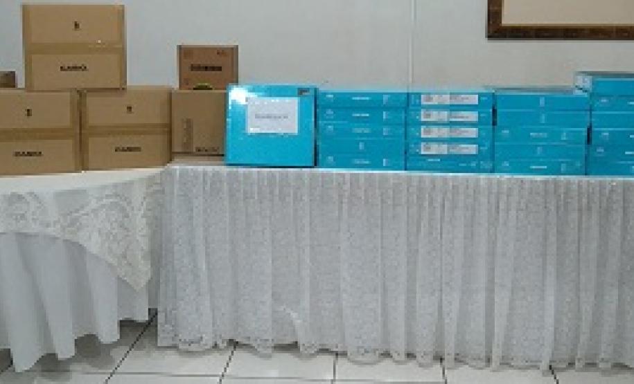 NRE de Apucarana entrega equipamentos do Programa Conectados
