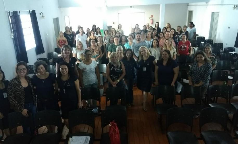 Professores de Matemática e Língua Portuguesa do NRE Apucarana participam de debates sobre a Prova Paraná