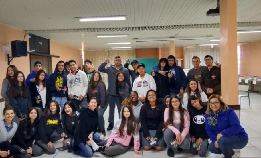 Alunos do 9º. Ano do C.E. Polivalente de Apucarana participam do Projeto Nossa Escolha