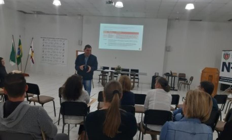 NRE de Apucarana realiza curso “O Ensino de Matemática e a Prática em Sala de Aula: Ideias e Possibilidades para o Ensino Básico”