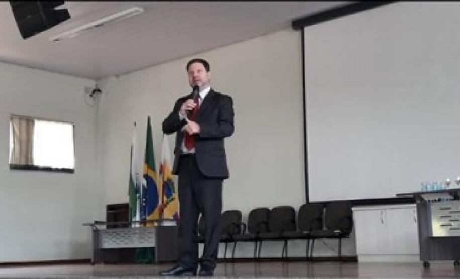 NRE de Apucarana participa do Seminário Regional de Enfrentamento às Violências Contra Crianças e Adolescentes