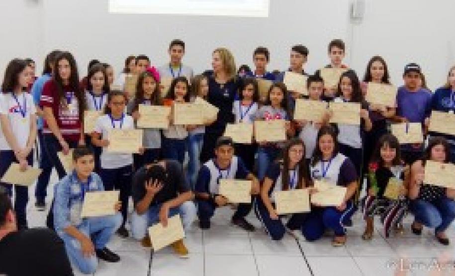 NRE de Apucarana premia alunos classificados na Etapa Municipal da Olimpíada de Língua Portuguesa
