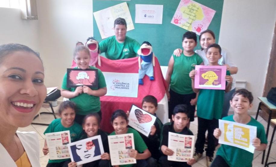 Projeto Empoderar do CE Talita Bresolin de Califórnia realiza a II Marcha pela Mulher